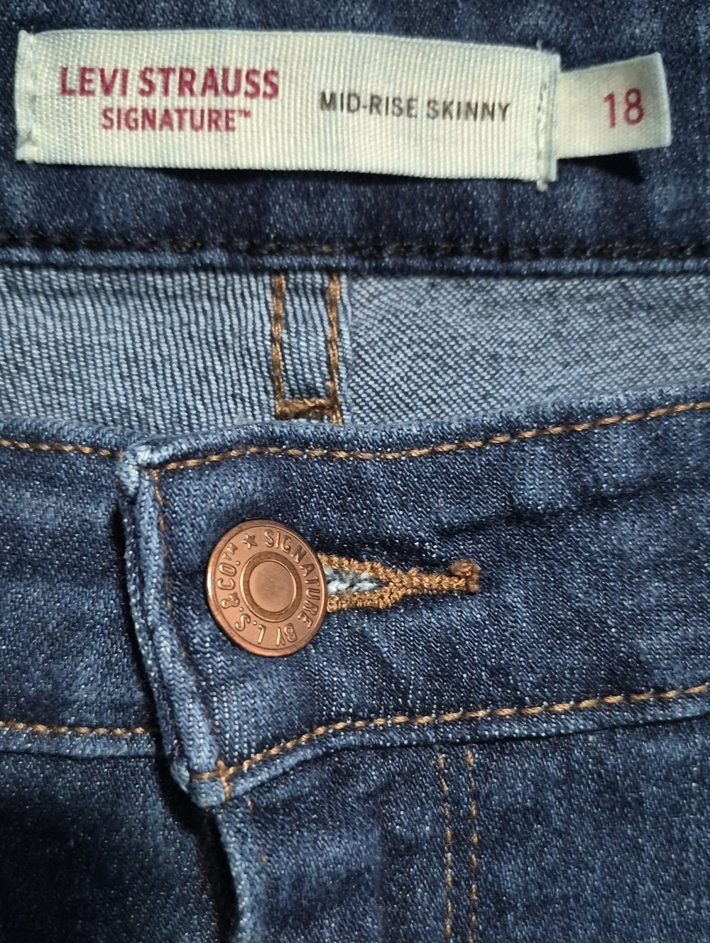 Levi Mid Rise Skinny - Picture 3 of 5